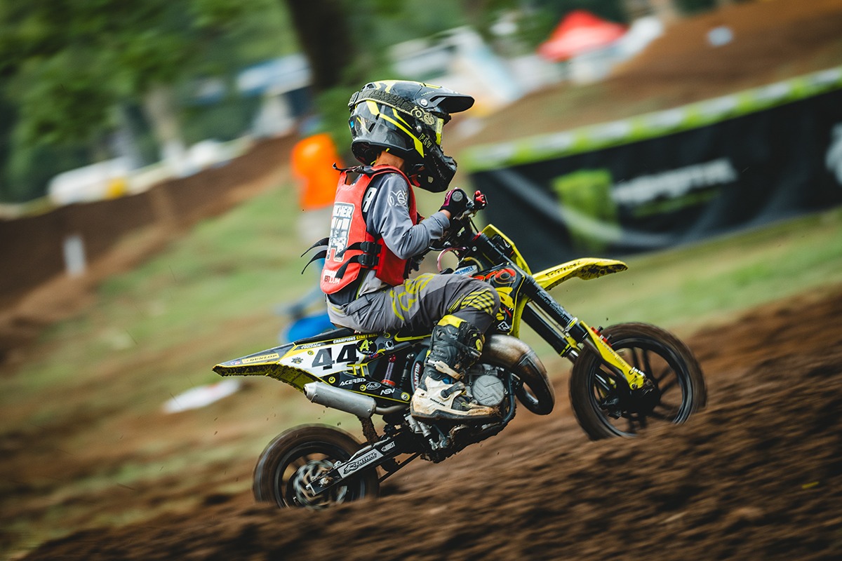 Cobra MOTO CX50FWE Banner Action Shot
